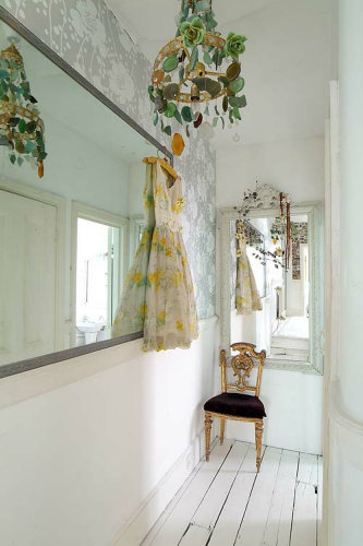 白色陽(yáng)臺(tái)