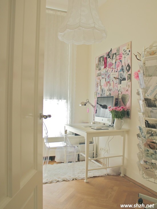 現(xiàn)代簡約的書房設(shè)計(jì)