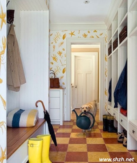 進門走廊里的開放式衣帽間玄關(guān)